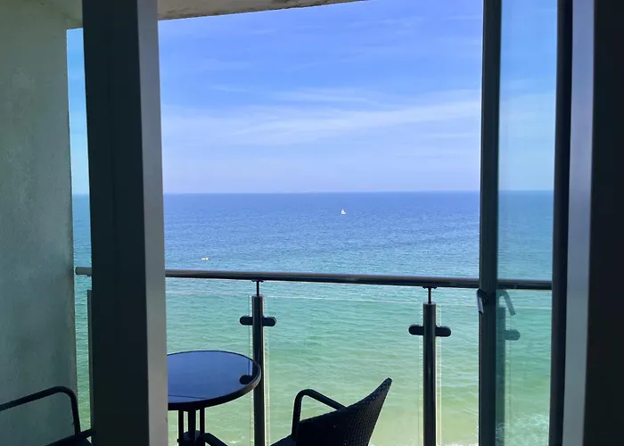 Newquay Rocklands Beach View
